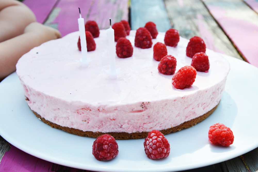 gâteau-nuage-de-fraises-anniversaire